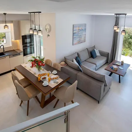 Island Breeze Villa *