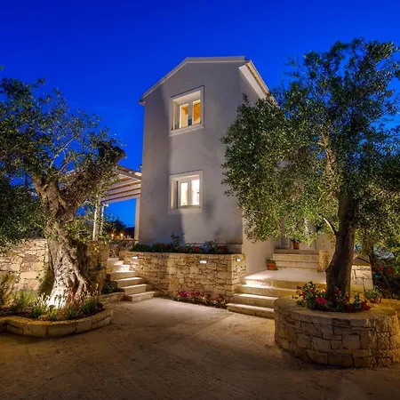 Island Breeze Villa