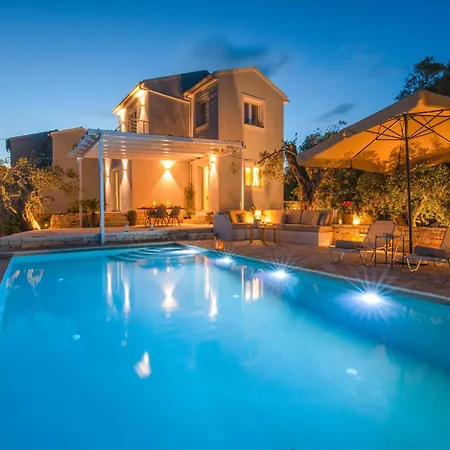 Island Breeze Villa *